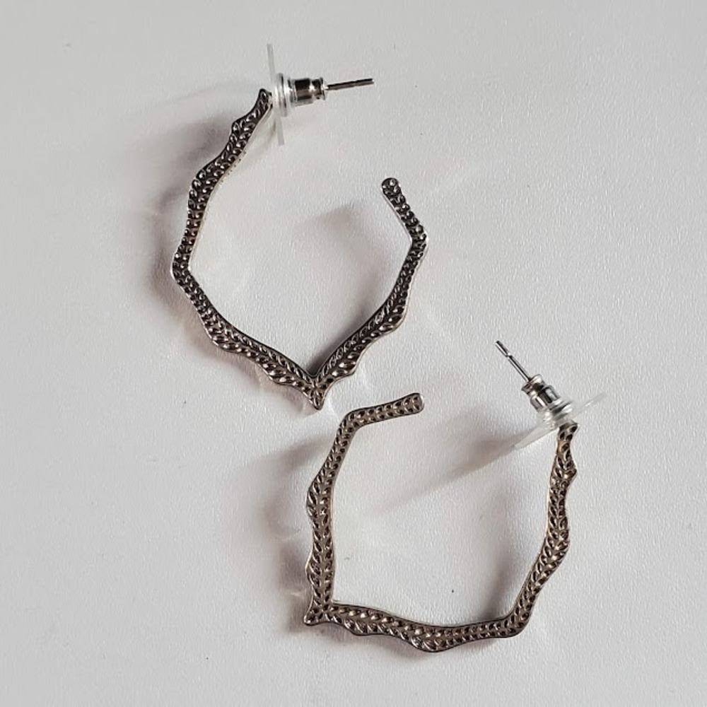 Kendra Scott Miku Silver Tone Filigree Hoop Earrings Geometric Textured Rhodium